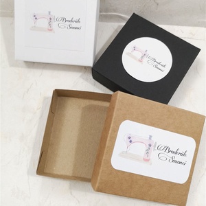 Cutie din carton personalizata cu sticker, 10 bucati - Artynos.ro