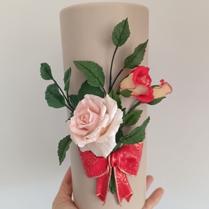 Vază cu trandafiri , Casă & Stil de viață, Accesorii pentru decorat casa, Decorațiuni de masă și decorațiuni pentru rafturi , Decorațiuni de masă, Altele, ARTYNOS