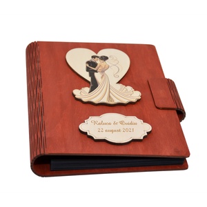 Album foto din lemn personalizat, Guestbook de nunta, Rosu, A5, pix si lipici stick inclus, Accesorii nunta, Amintiri si cadouri de nunta, Carte de amintiri nunta si carte oaspeti, Gravare, pirogravura, Prelucrarea lemnului, Acest Album foto Guestbook, este o Carte de oaspeti sau un Caiet de amintiri in care veti strange, ..., ARTYNOS