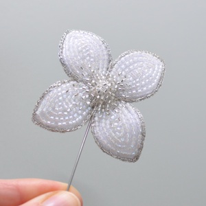 brosa floare ac pentru rever , bijuterii handmade, Bijuterii, Broșă, insigne, Insigne, Giuvaergiu, Împletituri, broderie cu mărgele, ARTYNOS