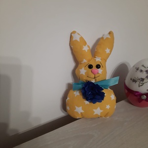 Iepuras galben cu stelute, Casă & Stil de viață, Echipament pentru camera copiilor, Decorațiuni pentru camera copilului, Cusătură, ARTYNOS