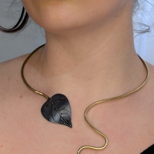 Colier Alam si Cupru 'Shadow Leaf', Bijuterii, Coliere, Coliere statement, Prelucrarea metalelor, ARTYNOS