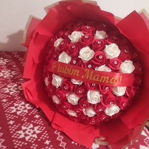 Buchet cu 101 trandafiri de săpun parfumați  pentru mama, Casă & Stil de viață, Accesorii pentru decorat casa, Suport de flori, Buchete de flori, Altele, Aranjament de flori, ARTYNOS