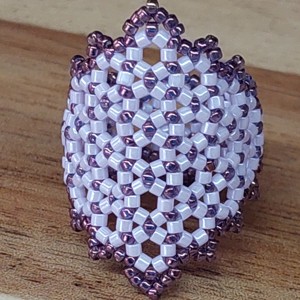 Inel cu flori mici (violet deschis) - Artynos.ro