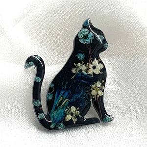 Brosa handmade unicat - din rasina 00589, Bijuterii, Brosa, insigne, Insigne, Confectionarea bijuteriilor, Brosa hnadmade unicat -din rasina si diverse flori naturale .Brosele au sistem de prindere din meta..., ARTYNOS