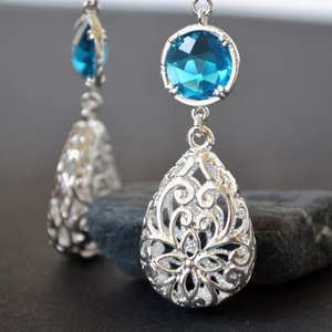 Cercei handmade eleganti albastri cu sticla fatetata, cercei atarnatori in forma de lacrima cercei filigranati argintii  - Artynos.ro