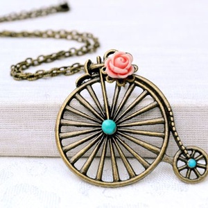 Pandantiv vintage cu bicicleta Colier semipretioase turcoaz colier cu charm trandafir cadou biciclista sotie iubita  - Artynos.ro