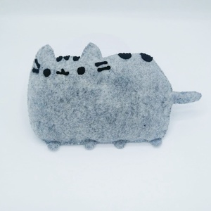 Jucarie Pisica din fetru gri Pusheen Cat, Jucării și echipamente pentru copii, Plușuri, Pisică de pluș, Cusătură, ARTYNOS
