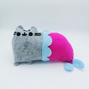 Jucarie Pisica Sirena din fetru gri Pusheen Cat Mermaid, Jucării și echipamente pentru copii, Plușuri, Pisică de pluș, Cusătură, ARTYNOS