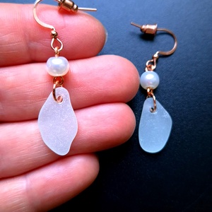 Cercei lungi cupru cu sticla de mare-sea glass, perle de sticla , Bijuterii, Cercei, Cercei drop, Confecționarea bijuteriilor, ARTYNOS