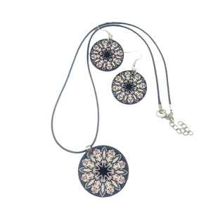 Set colier si cercei lemn, Mandala pearls 5 - Artynos.ro