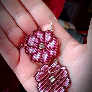 Cercei Burgundy Floral Broderie Mărgele Myiuki , Bijuterii, Cercei, Cercei agatati, Impletituri, broderie cu margele, ARTYNOS