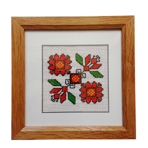 TABLOU DECORATIV RUSTIC - model FLORI, Arte vizuale și accesorii , Imagini cu broderii, Broderii în cruciuliță pe țesătură, Broderie, Cusătură, ARTYNOS