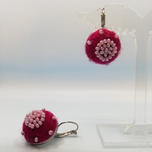 Cyclamen felt ball cu broderie de perle - Artynos.ro