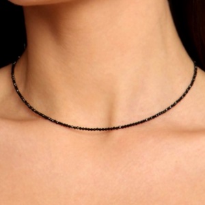 Colier minimalist din turmalina neagra fatetata - Artynos.ro