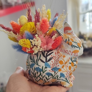 Iepuraș Paște decorat cu flori uscate, Casă & Stil de viață, Accesorii pentru decorat casa, Ornamente, Aranjament de flori, ARTYNOS