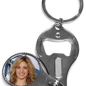 Breloc metalic personalizat - unghiera/desfacator  - Artynos.ro