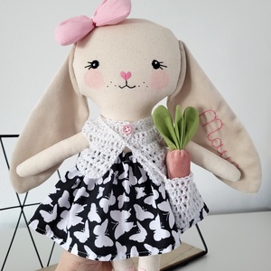 Iepuraș cu săculeț și morcov alb/fluturasi , Jucării și echipamente pentru copii, Cadouri baby shower, Păpuși și fabricare de marionete, Cusătură, ARTYNOS