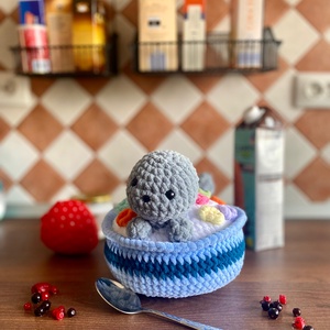 Jucarie crosetata amigurumi foca in bol de cereale 26x23 cm , Jucării și echipamente pentru copii, Plușuri, Păpușă croșetată, păpușă de pluș, Croșetat, ARTYNOS
