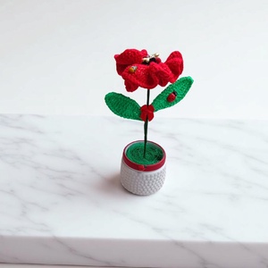 Floare crosetata cu suflet  un strop de arta si lumina in casa ta, Casa & Stil de viata, Accesorii pentru decorat casa, Suport de flori, Vaze, Crosetat, ARTYNOS