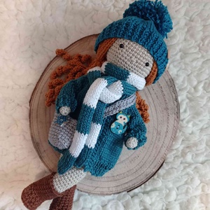 Păpușă amigurumi unică, croșetată manual - Artynos.ro