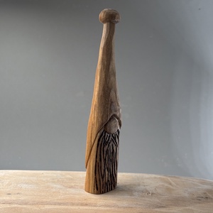 Vrajitor sculptat manual din lemn de nuc  piesa de artizanat unica - Artynos.ro