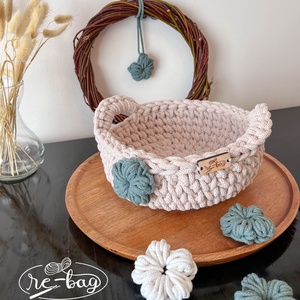 Coșuleț depozitare cu floricică, Casă & Stil de viață, Accesorii pentru decorat casa, Decorațiuni de masă și decorațiuni pentru rafturi , Decorațiuni de masă, Croșetat, ARTYNOS