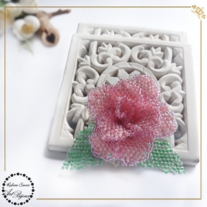 Brosa trandafir mic - ROZ, Bijuterii, Brosa, insigne, Insigne, Confectionarea bijuteriilor, Impletituri, broderie cu margele, ARTYNOS