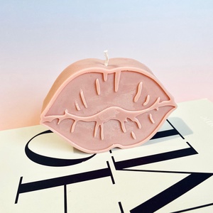 BIG KISS -lumânare parfumată decorativă din ceară de soia, Casă & Stil de viață, Lumânări, parfumuri, arome, Lumânare - lumânări artizanale, Lumânare și fabricarea lumânărilor, ARTYNOS
