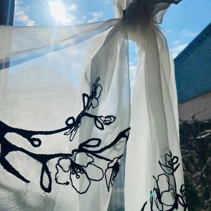 Eșarfă Sakura, Îmbrăcăminte și modă, Eșarfe, pălării, fularuri, Șal, eșarfă de cap, Broderie, ARTYNOS