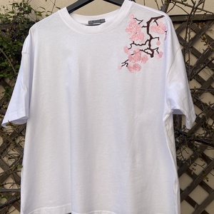 Tricou Sakura, Îmbrăcăminte și modă, Haine damă, Tricou și top de damă, Broderie, ARTYNOS