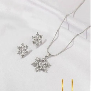 Set zirconiu Snowflake - Artynos.ro