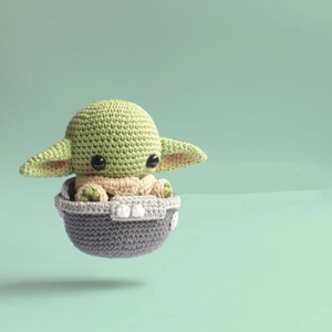Papusa crosetata Baby Yoda, Jucării și echipamente pentru copii, Plușuri, Păpușă croșetată, păpușă de pluș, Croșetat, Papusa crosetata manual. Este umpluta cu vatelina hipoalergenica. Recomandam spalarea manuala la 30..., ARTYNOS