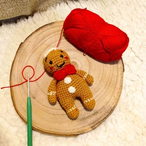 Croșetat păpușă cookie miere - Artynos.ro