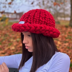 Palarie Scarlet Bucket , Îmbrăcăminte și modă, Eșarfe, pălării, fularuri, Căciulă, Împletitură, Croșetat, ARTYNOS